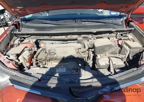 2016 Toyota Rav4 Xle z USA, uszkodzony, nr VIN JTMWFREV1GD088027